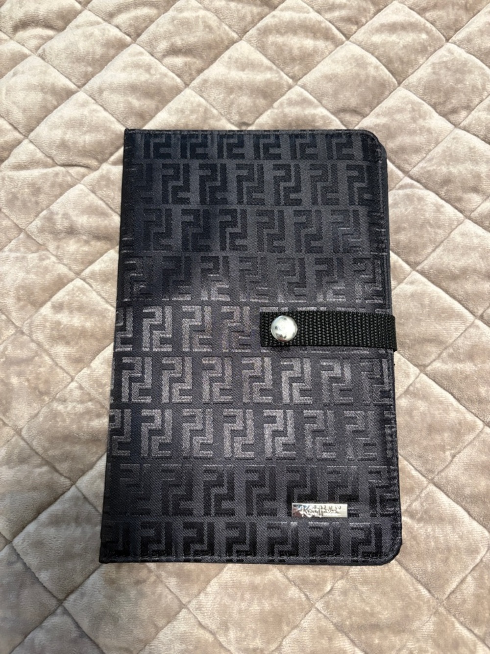 Knit Picks Black Magnetic Pattern Holder